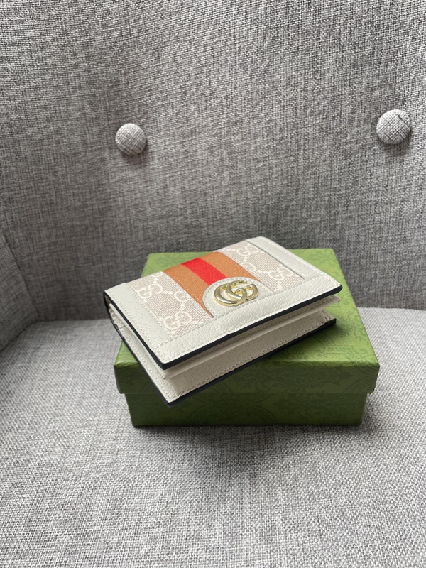 グッチ財布コピー内部構造